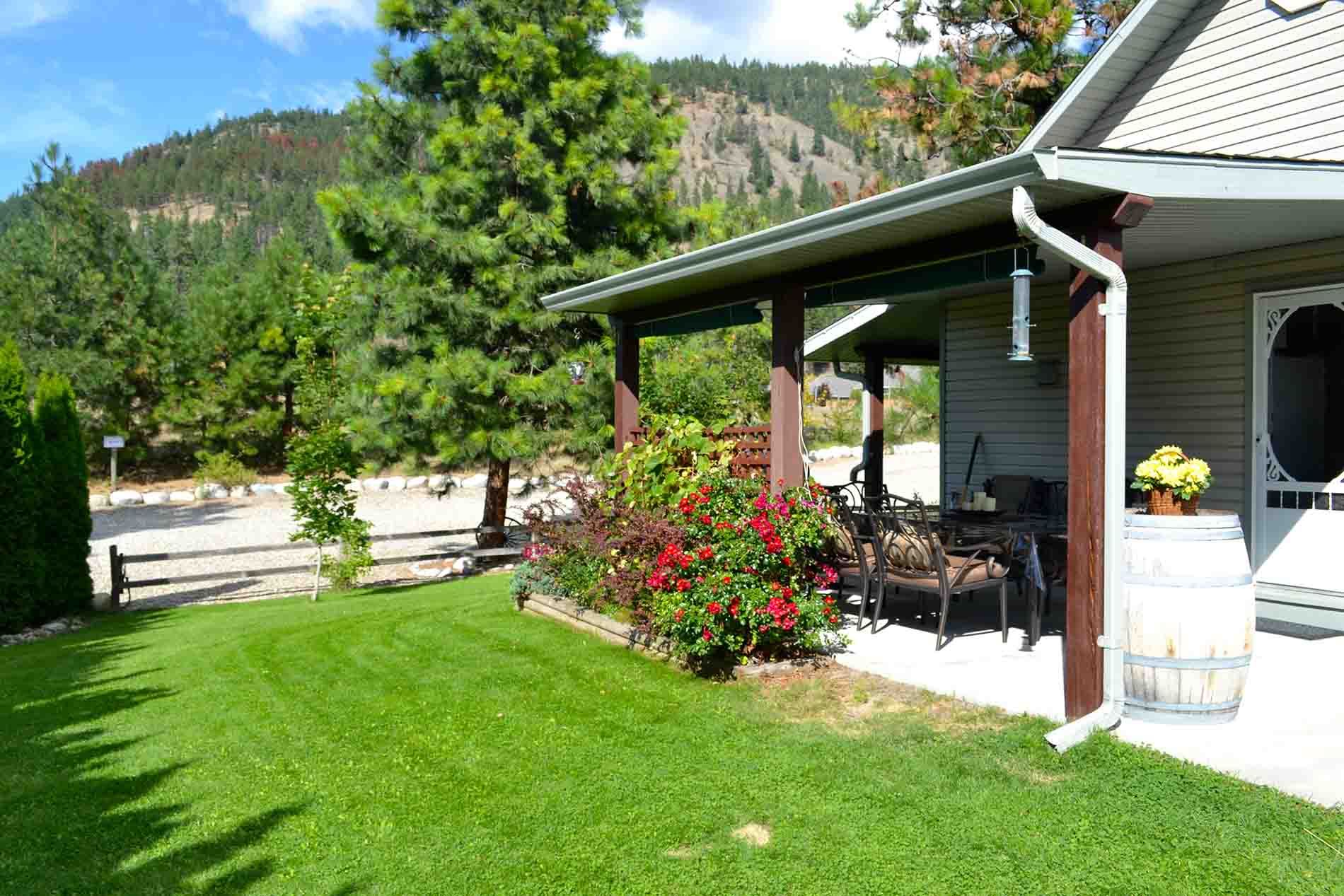 Private Yard Vacation Accommodations Peachland