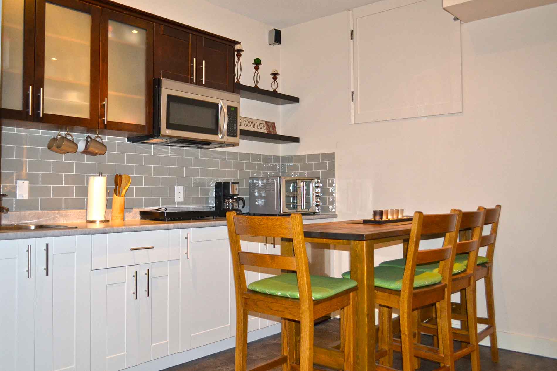 Kitchen Peachland Bed Breakfast Accommodation With Pool